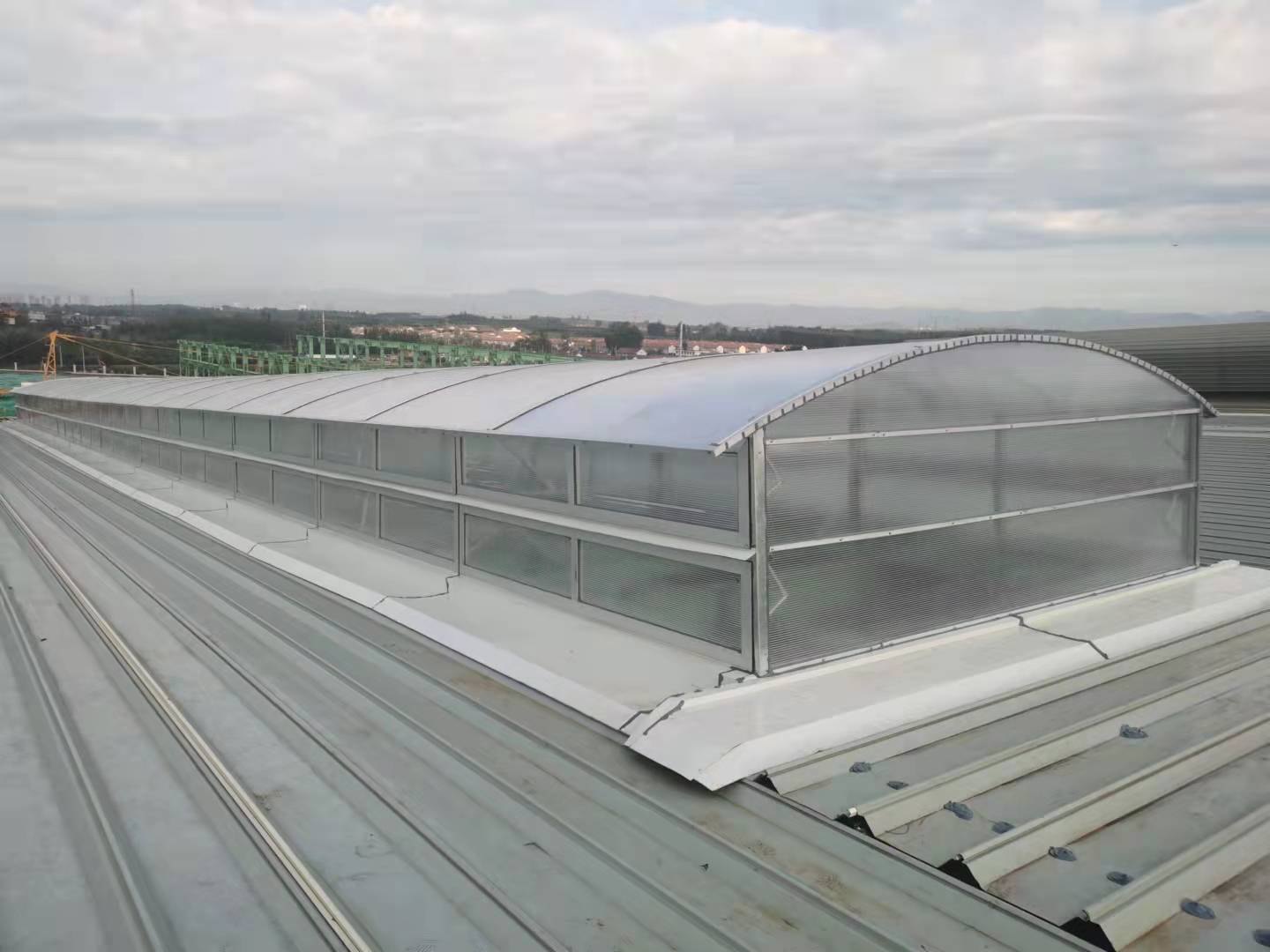 在工业厂房安装海瑞德电动排烟天窗的4大优点