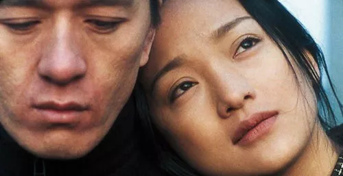 周迅离婚引热议，27年恋爱史不输情敌王菲，天后