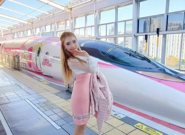 日本41岁主妇沉迷公主生活不能自拔，举手投足画风奇特