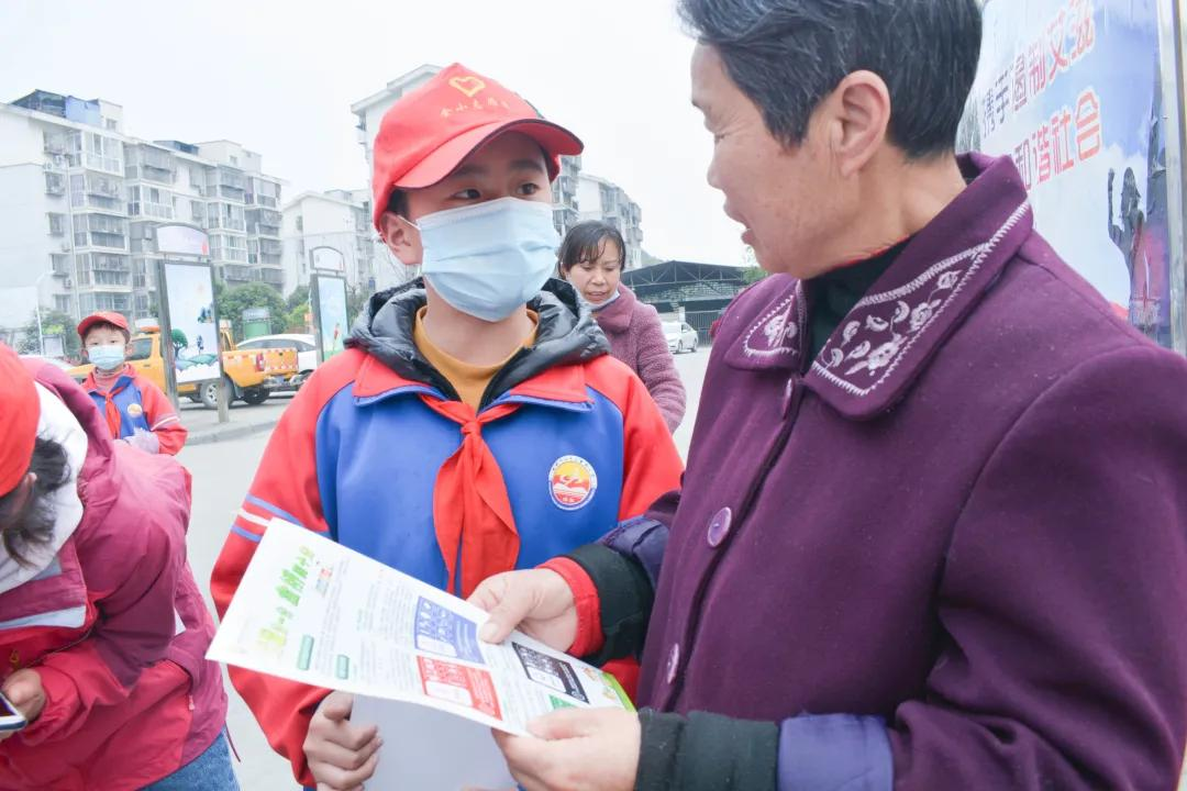 成都市双流区金桥小学开展学雷锋志愿服务活动