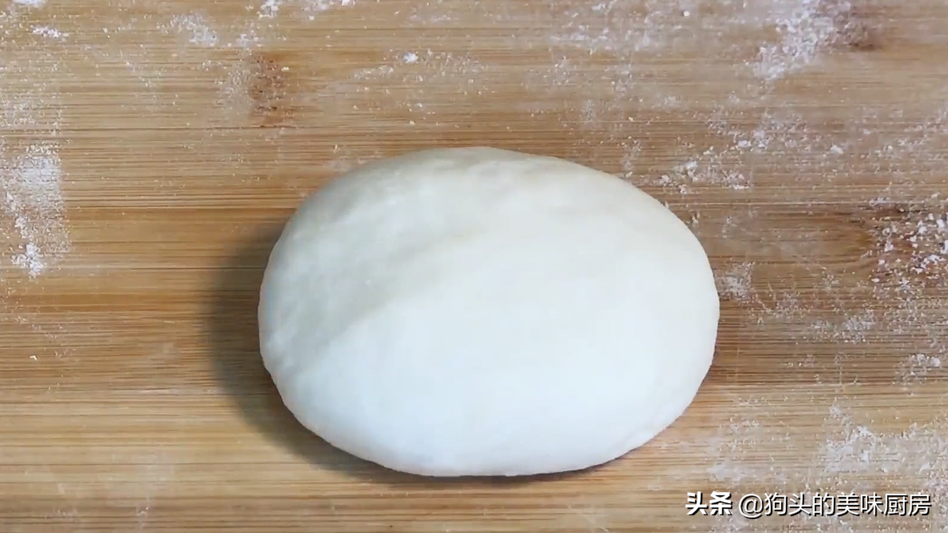 韭菜加豆腐，我家隔三天吃一次，外酥里嫩，飯店都吃不到，太香了