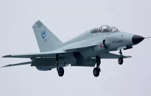 首飞一年就出口，我国这款小飞机凭什么比枭龙