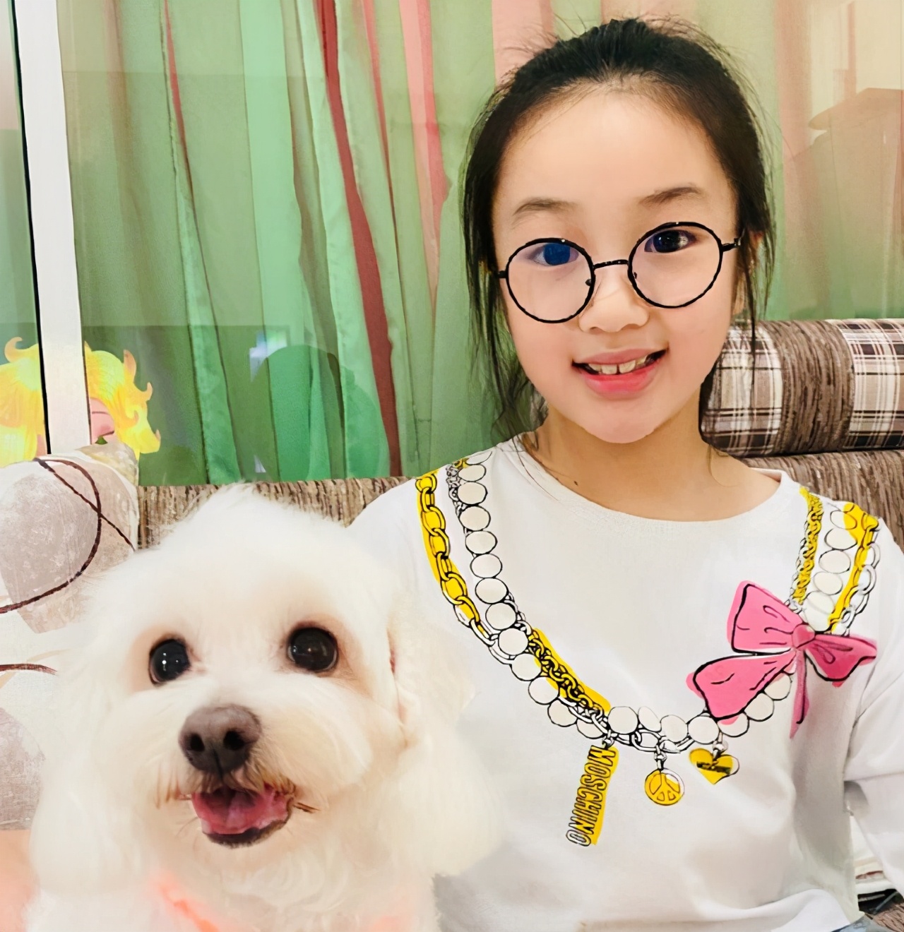 吴尊儿女都长开了，越长大越养眼，一家人颜值过高