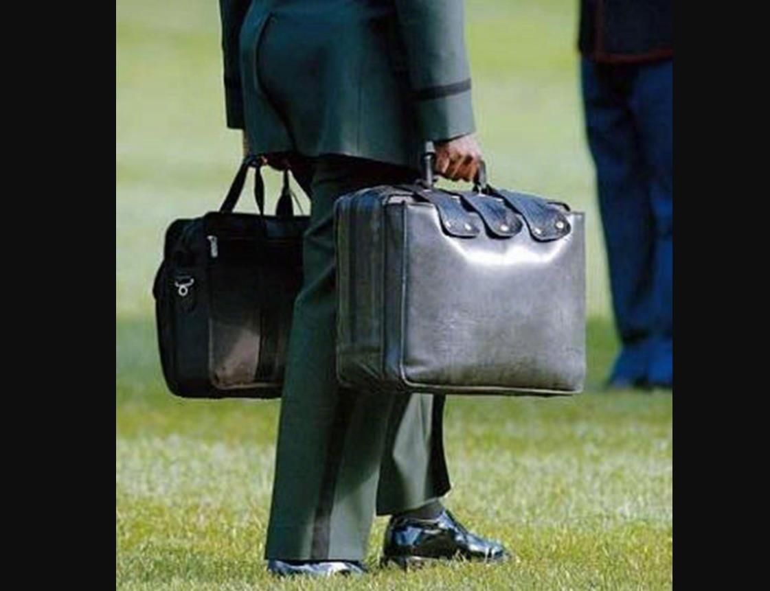 美国总统只要打开核手提箱，按下核按钮，就能