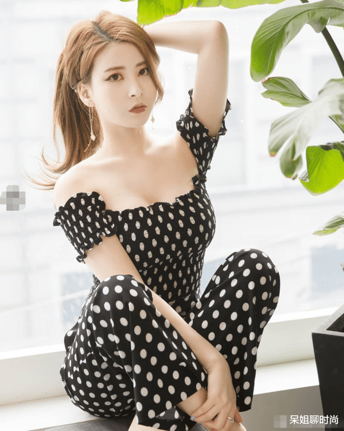 微胖型女孩和“波点裙”更配哦