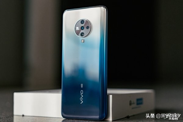 旗艦級暗光自拍實力 5G手機vivo S6評測