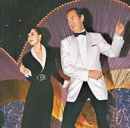 澳洲赌王何鸿燊逝世，为什么他可以娶四位太太