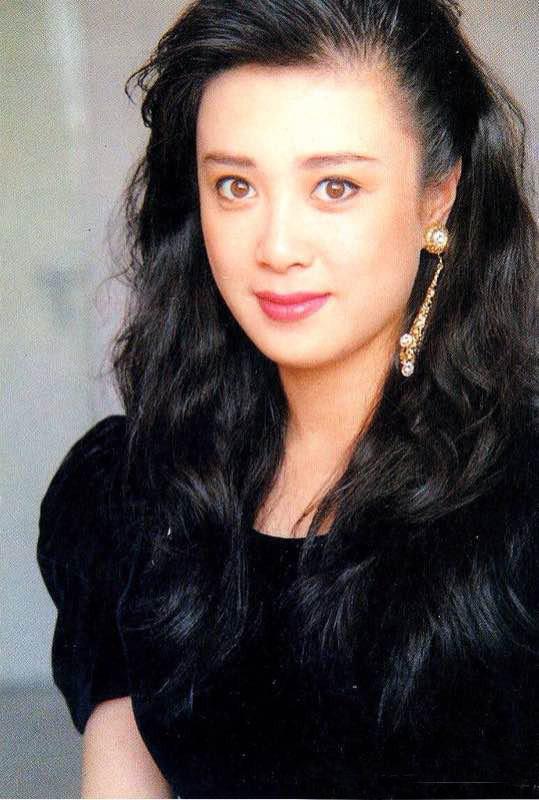 “最美妲己”傅艺伟：25岁爆红后息影经商败光家