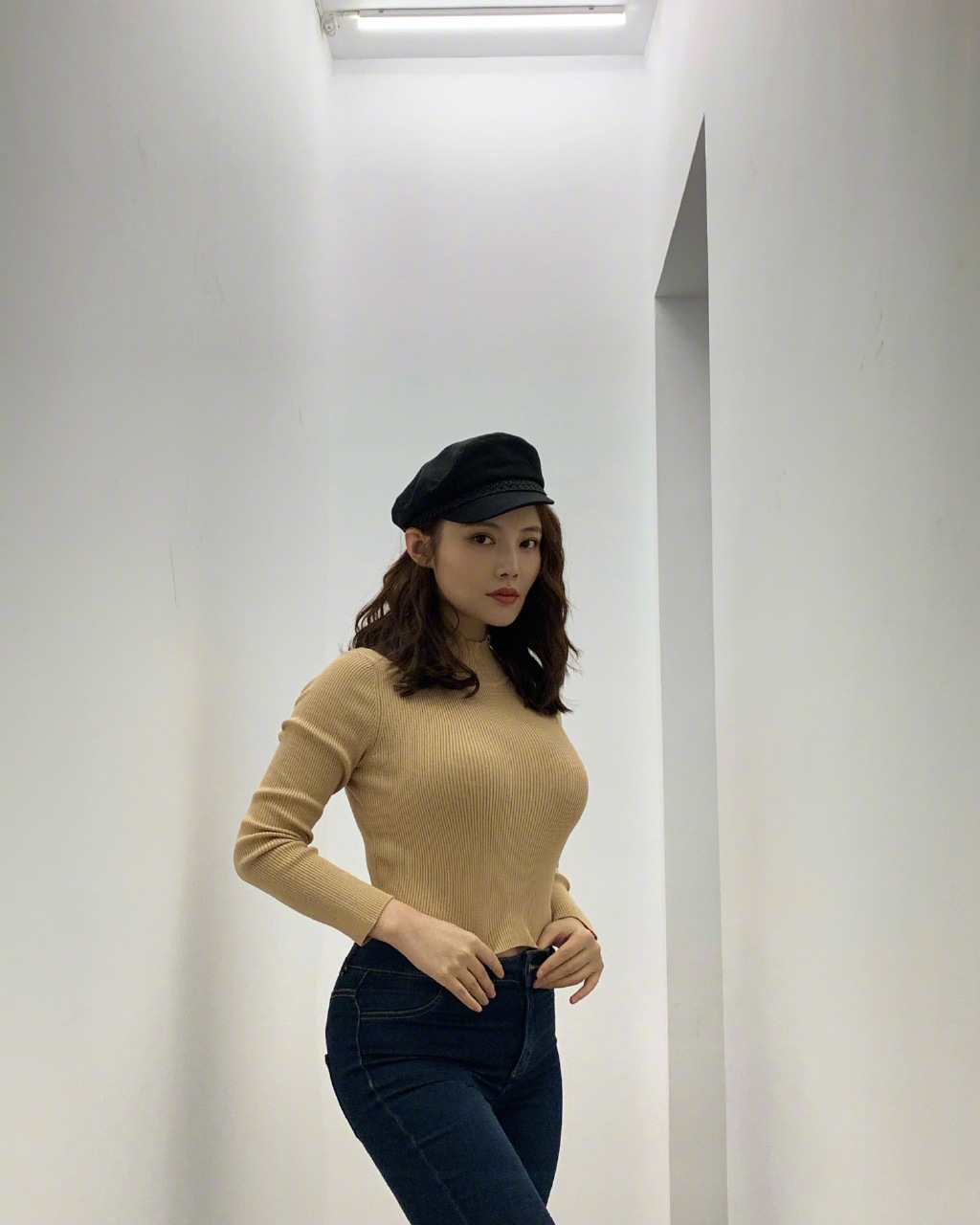 徐冬冬女扮男装演赵云，眼神和气场都还可以，衣服造型遭吐槽