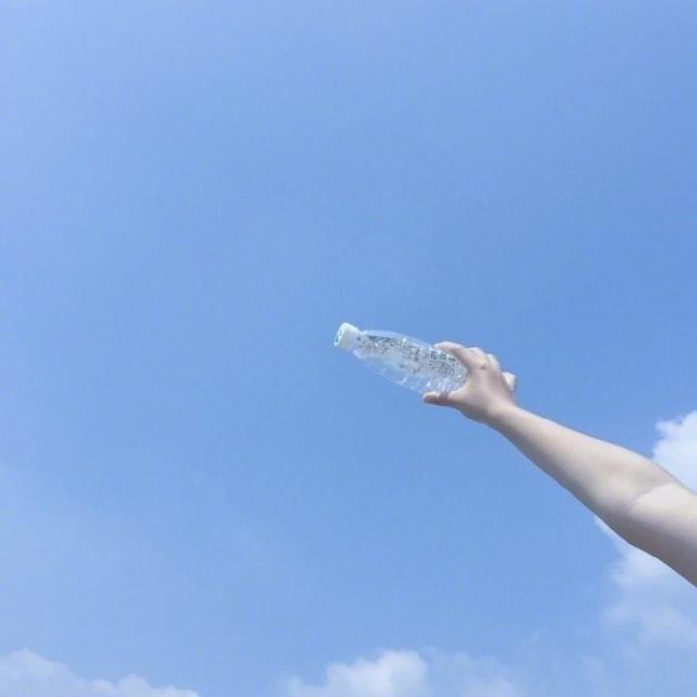 八个字的伤感句子  孤独句子简短八个字图片