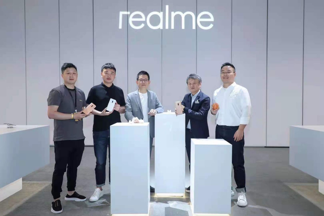 荣耀Magic3或采用屏下前摄；iPhone 13系列无缘屏下指纹