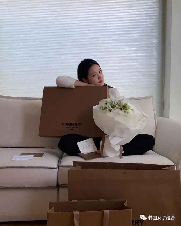 被全网黑时,面对刻薄评论,她儿时的朋友如何捍卫她