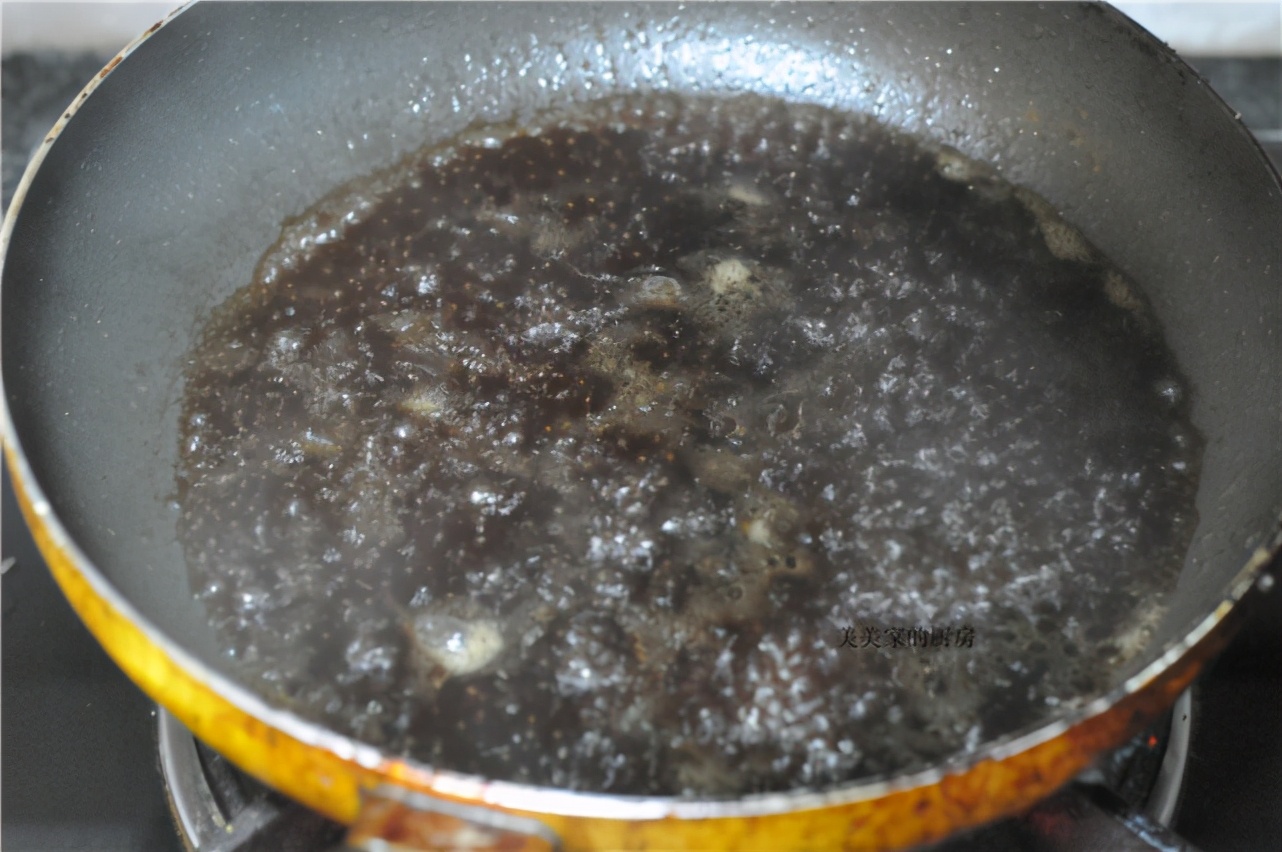 做烧卖时，只懂炒糯米饭可不行，多加1样食材，起沙味香浓