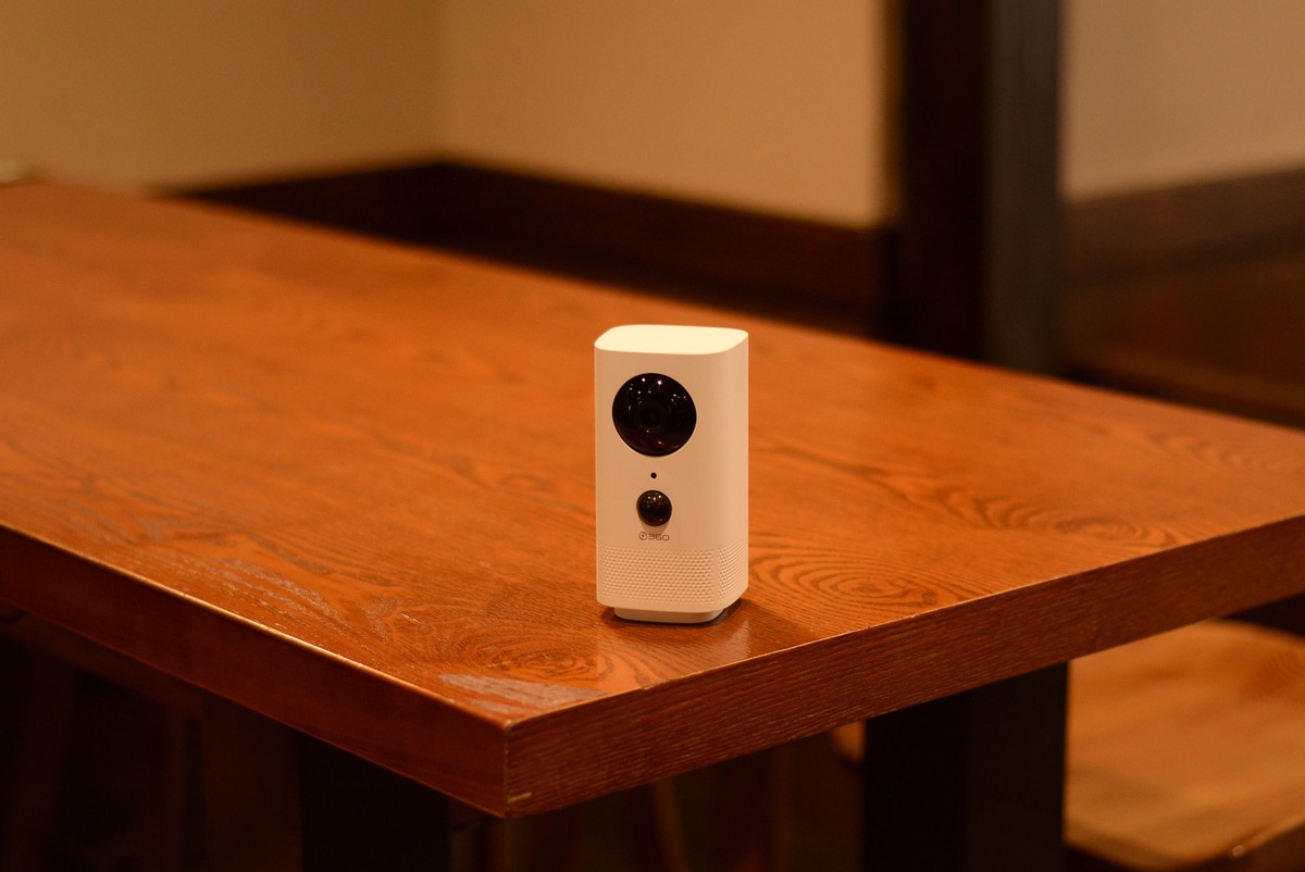 360推出“不插电”摄像头，能放车里当监控，还