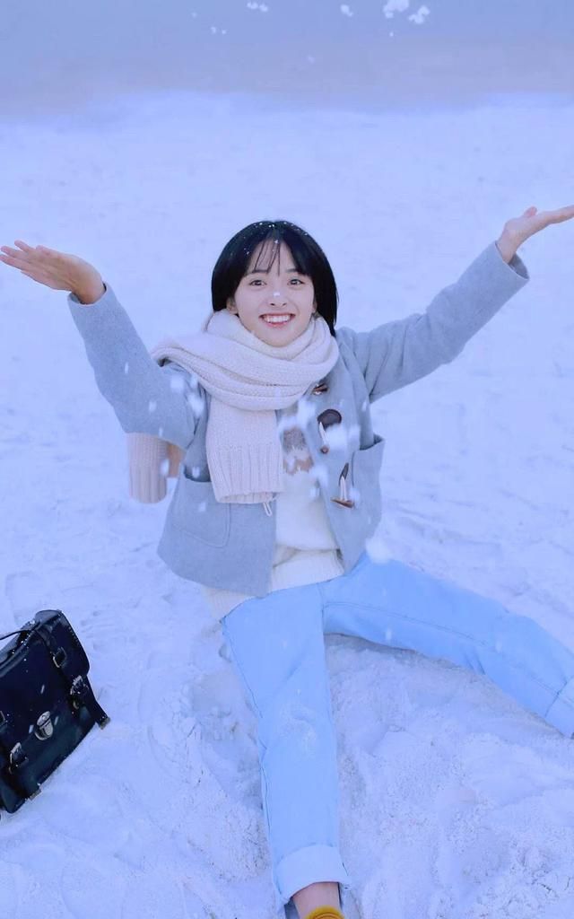 沈月新杂志大变脸，顶鸡窝头被称撞脸杨丞琳，鼻梁像插钢筋疑整容