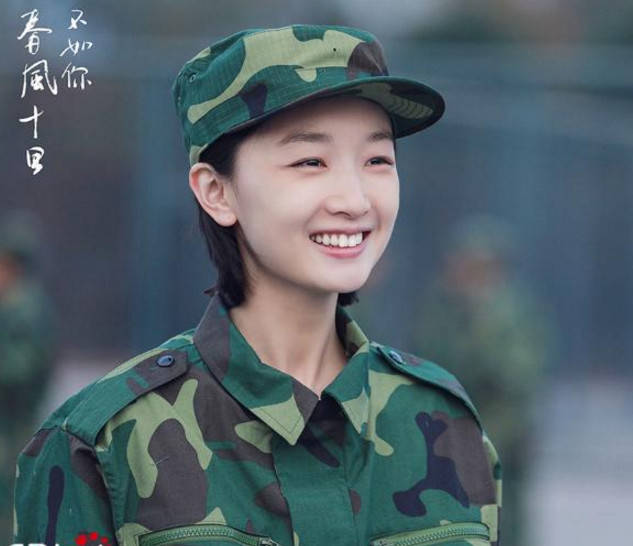 娱乐圈拥有“月牙眼”的4大女星，最后两位傻傻