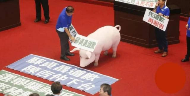 這次，蔡英文�黃袍�加身衝上熱搜