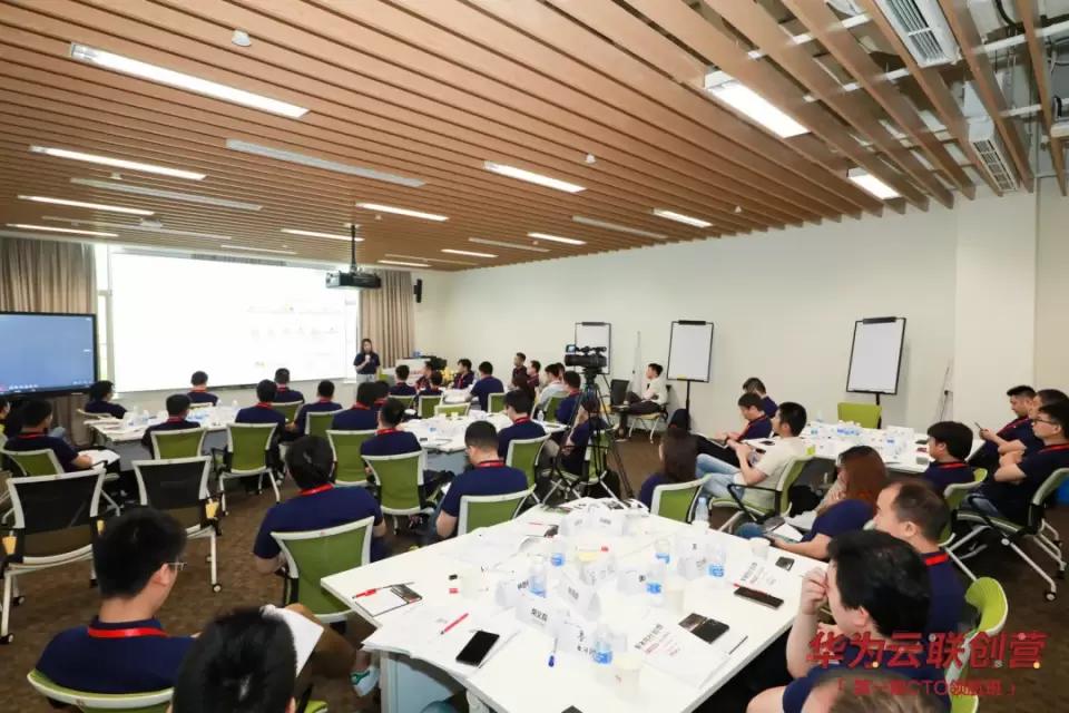 為什么說(shuō)技術(shù)領(lǐng)導力才是成為CTO的決定因素｜CTO領(lǐng)航班第二期招募