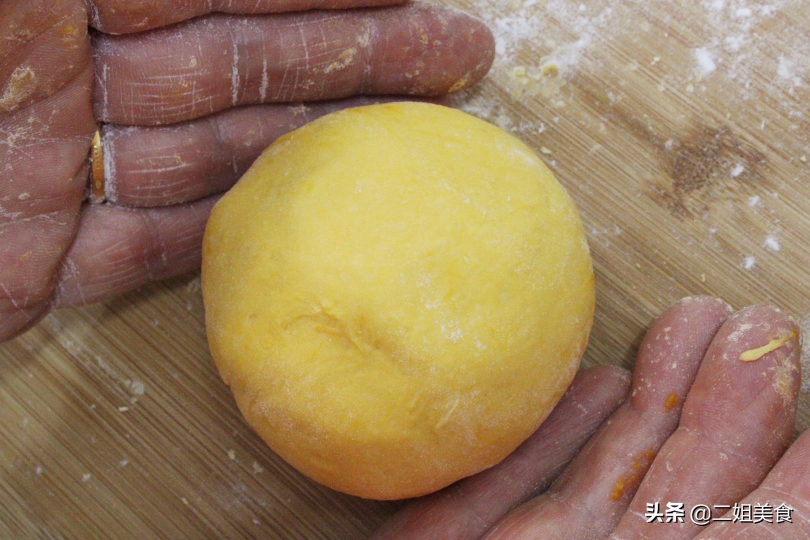 一块南瓜，一碗面粉，教您做超简单的南瓜炼乳欧包，美味还营养