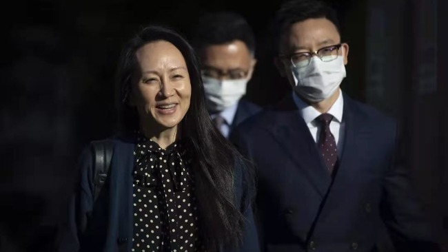 孟晚舟于25日晚抵达深圳！1028个煎熬日夜，终回祖国怀抱