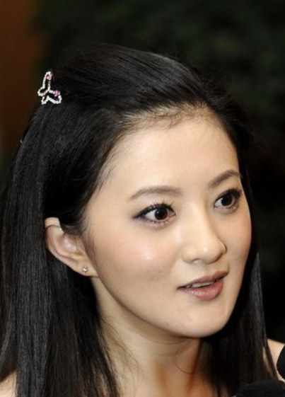 红极一时的"小婉君"，为学业放弃演戏，现40岁还未结婚