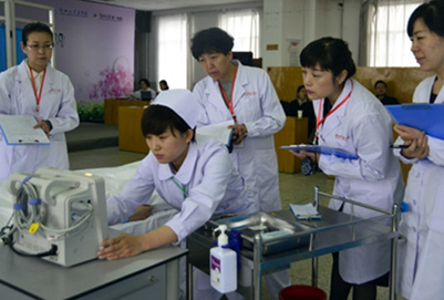 一段医学专业的聊天记录引争议，言语让人气愤，护士就这么不堪？