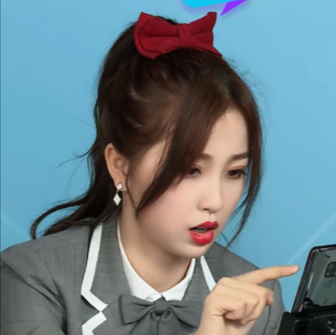 刘雨昕热度高过李佳琦，虞书欣回怼他的口误，