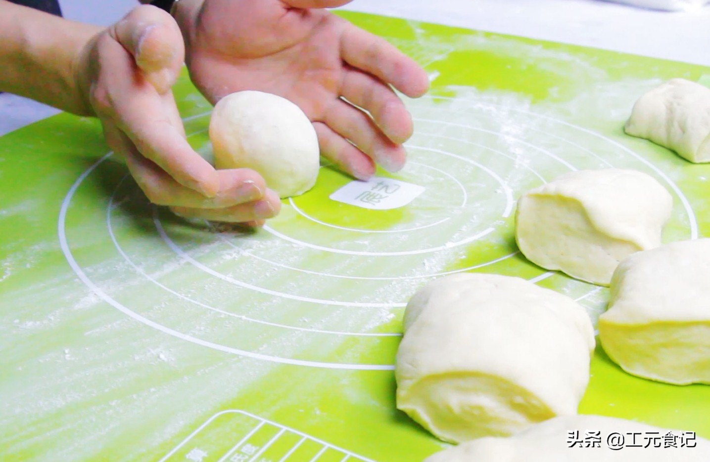 孩子最爱酸奶豆沙面包，不蒸不烤电饭煲一按，松软香甜比买的好吃