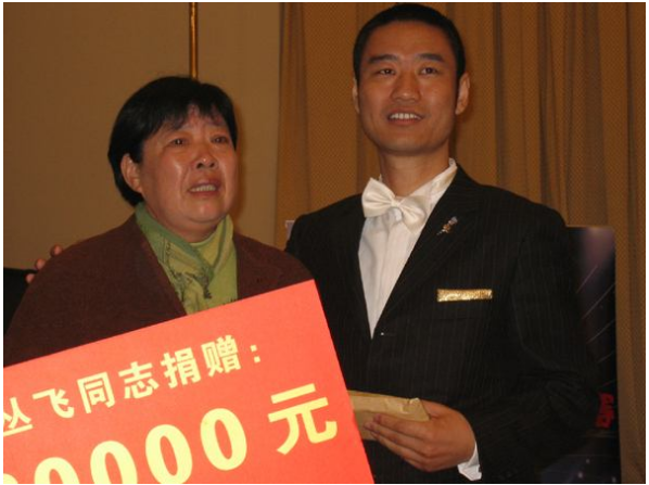 悲情丛飞做公益11年，患癌后，受捐助的人：你什