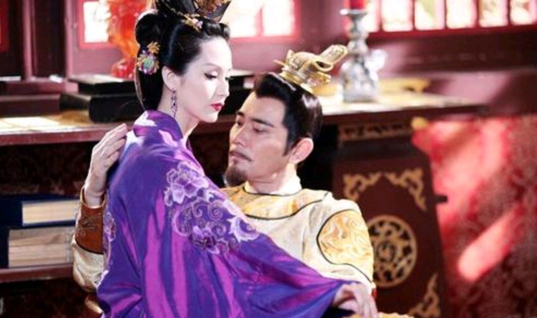 五代后梁的宫禁丑闻，为了夺取皇位，皇子们把自己的妻子献给父亲