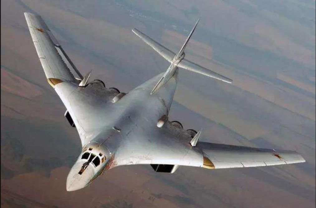 外交抗議一萬次，不如它的翅膀煽動一次，世界最大遠程轟炸機