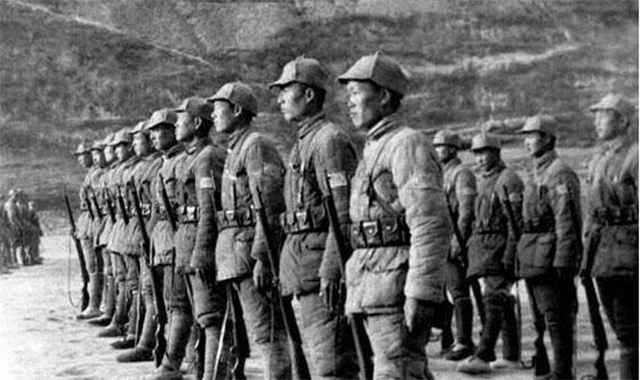 淮海战役，杜聿明被俘的真实经过：自曝身份要求见陈毅