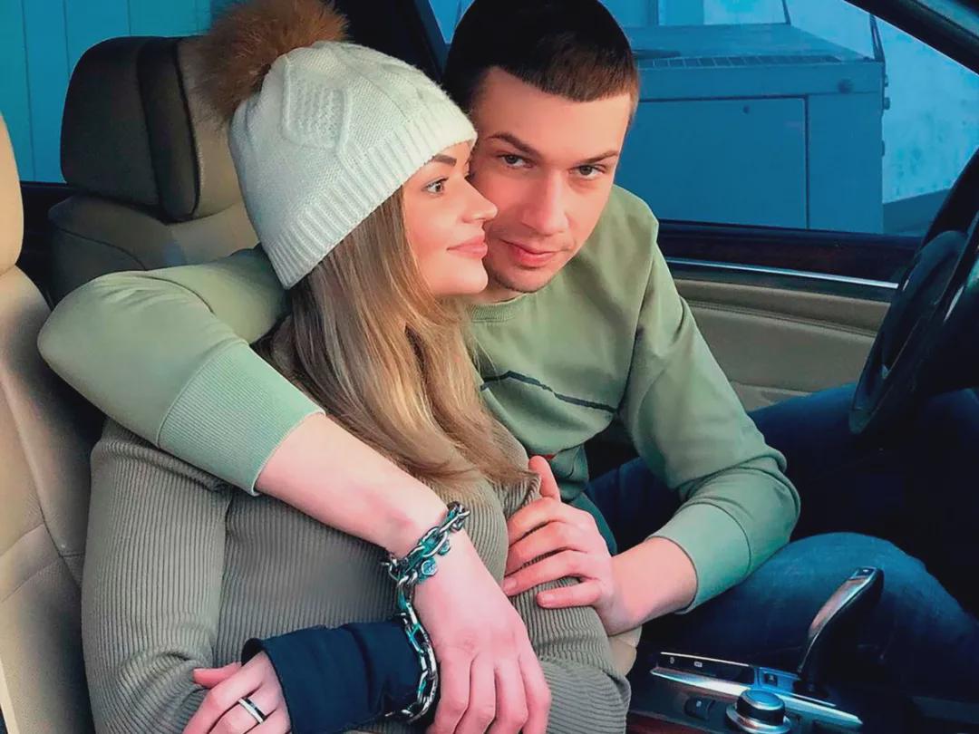乌克兰情侣拷在一起吃喝拉撒123天后，意料之中分手了