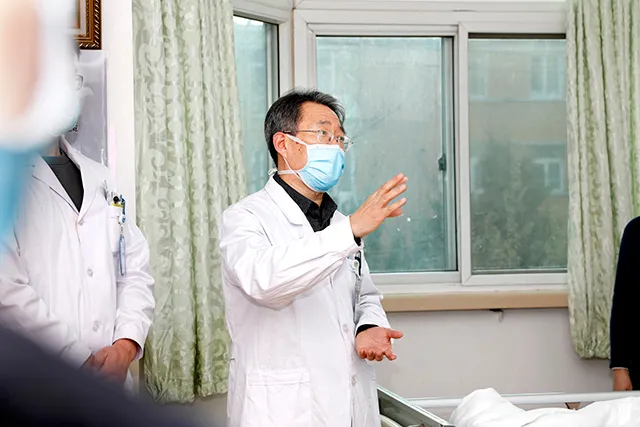 尽力帮助脑积水患者早日解除病痛-记航空总医院神外专家肖庆