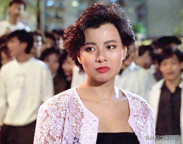 一婚嫁大4岁音乐才子，二婚嫁富商生龙凤胎，如