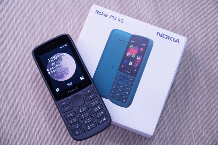 诺基亚手机开箱，2021年了还在用功能机，超长待