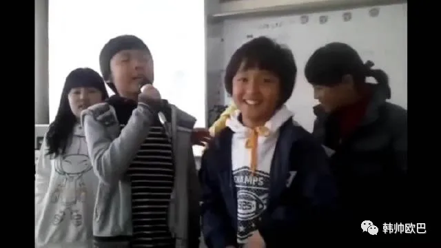 小学5年级时期演唱的这位男团爱豆,做艺人的天赋真是藏不住呀