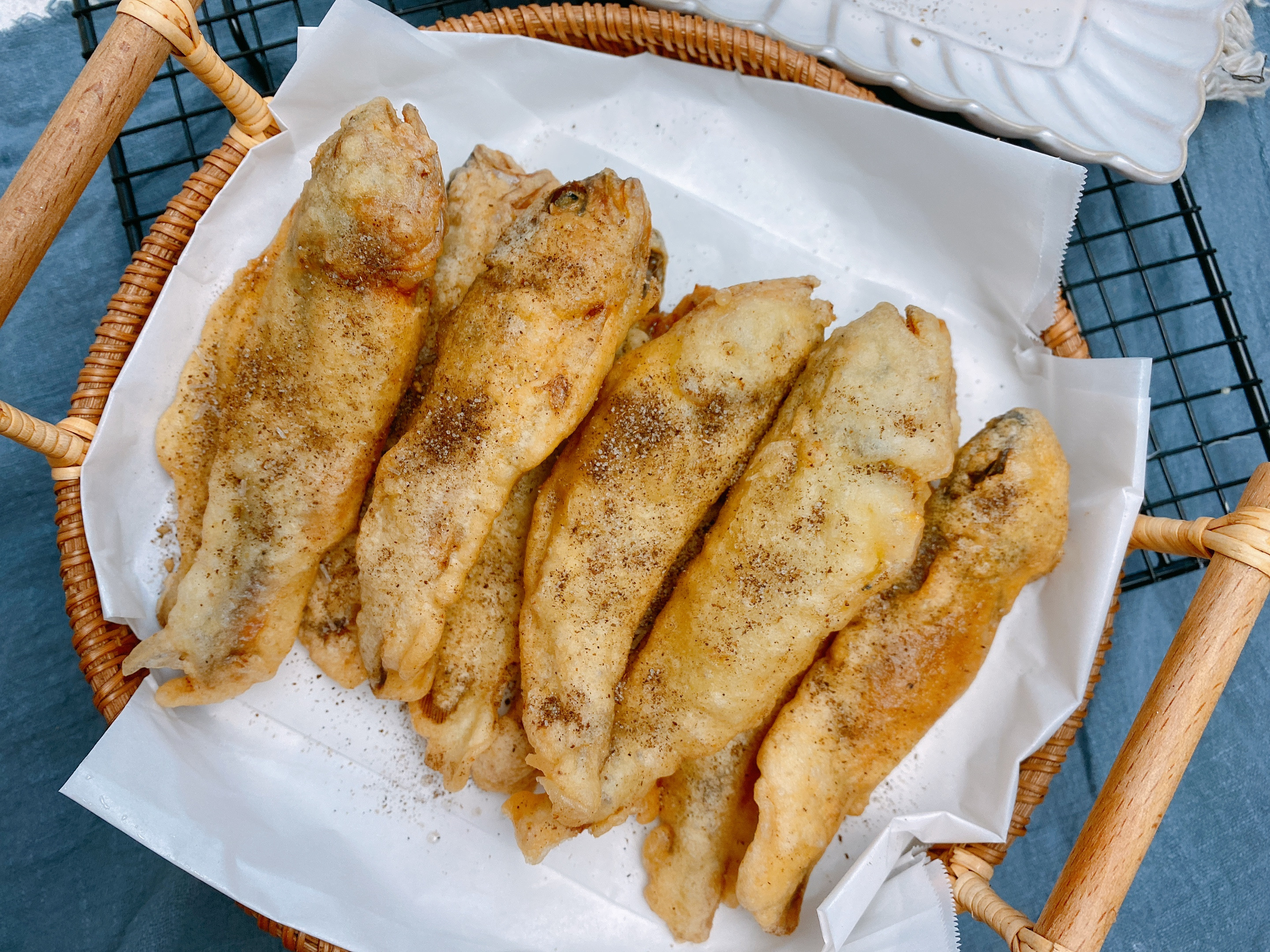 春節下酒菜乾炸小黃魚，麵糊很關鍵，這樣做酥脆掉渣，涼了不回軟