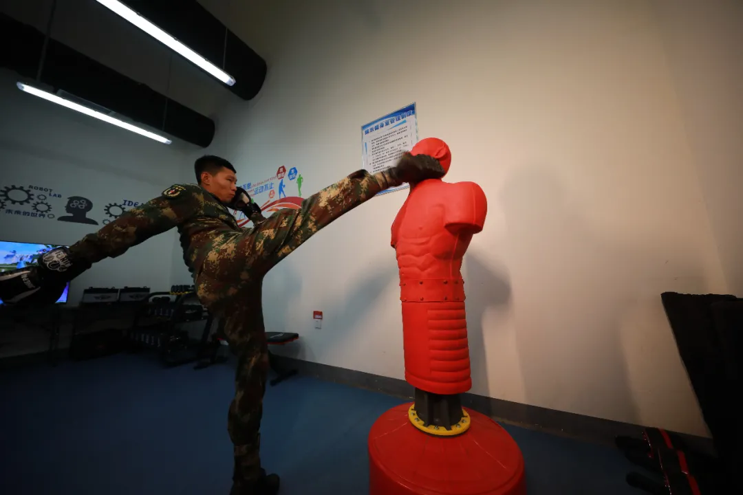 �����ĳ���ڵ��µ��������ܱ�פѵ���£�������λ���ٱ�����ѹ����