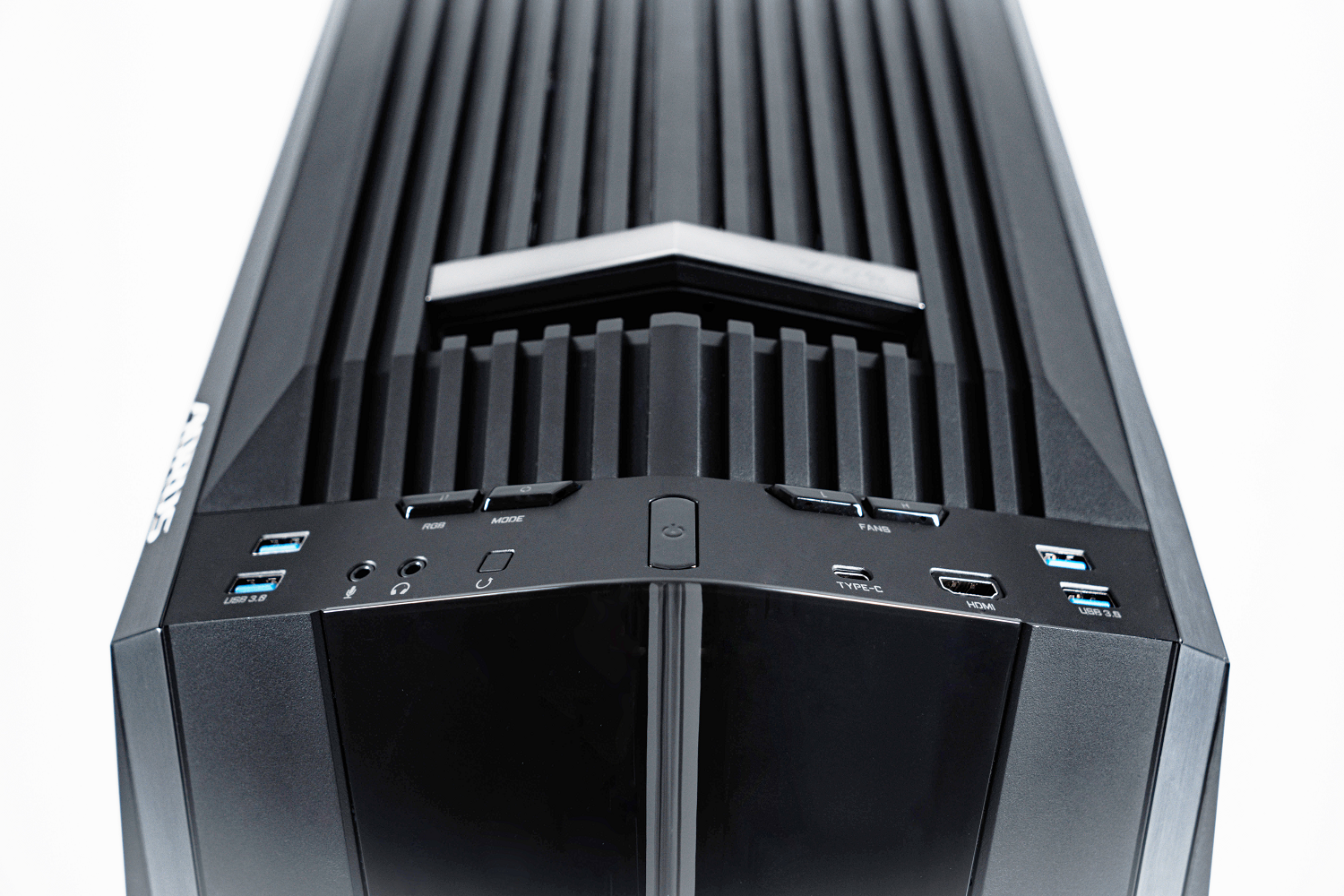 狩猎之神降临！技嘉AORUS神鹰AC700G全塔电竞机箱评测