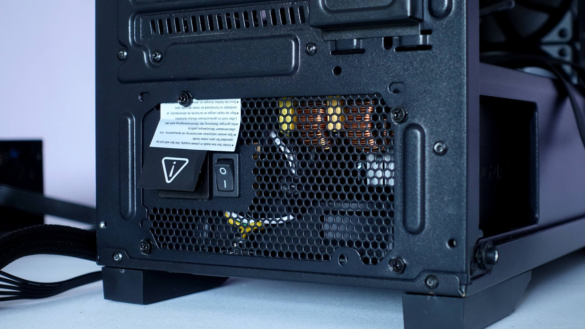 骨伽GEX 850W：风扇智能转停，电压稳定