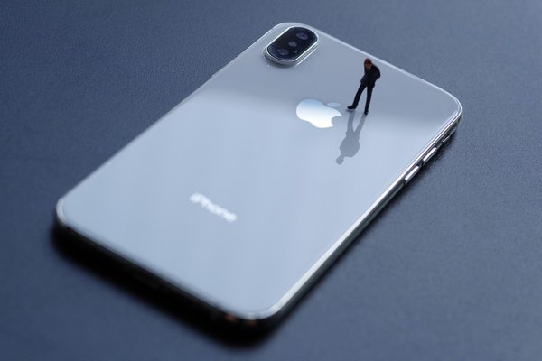 名企头条：苹果再关闭美国 10% 店面；华为将在英