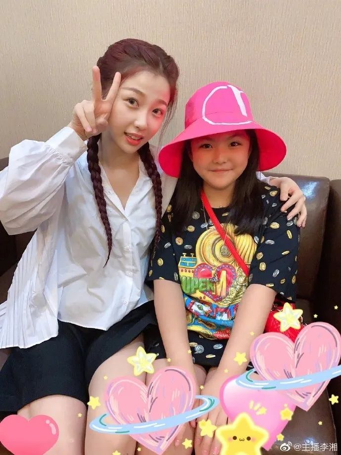 李湘晒出王诗龄和偶像合照，粉丝却认为王诗龄