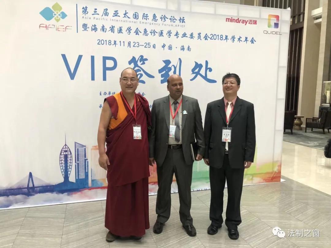 把藏医药文化传播到国内外的阿旺洛桑藏医博士
