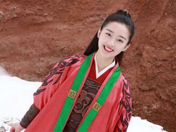 赵今麦的古装，蒋依依的古装，看到邓恩熙：未来可期