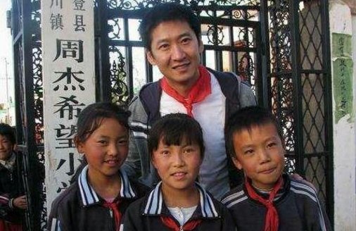 周杰的毁灭史：从“实力小生”到“种米农民”