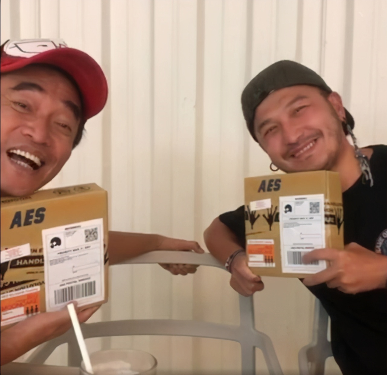 杨丞琳带领“华冈五人帮”陪黄鸿升父亲庆中秋，又哭又笑彼此安慰