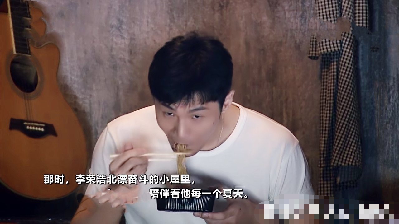 上一个像霍尊这样过河拆桥的，竟是李荣浩？