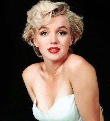 传奇的梦露：20年间3段婚姻，被性侵被包养，美国总统都为她着迷