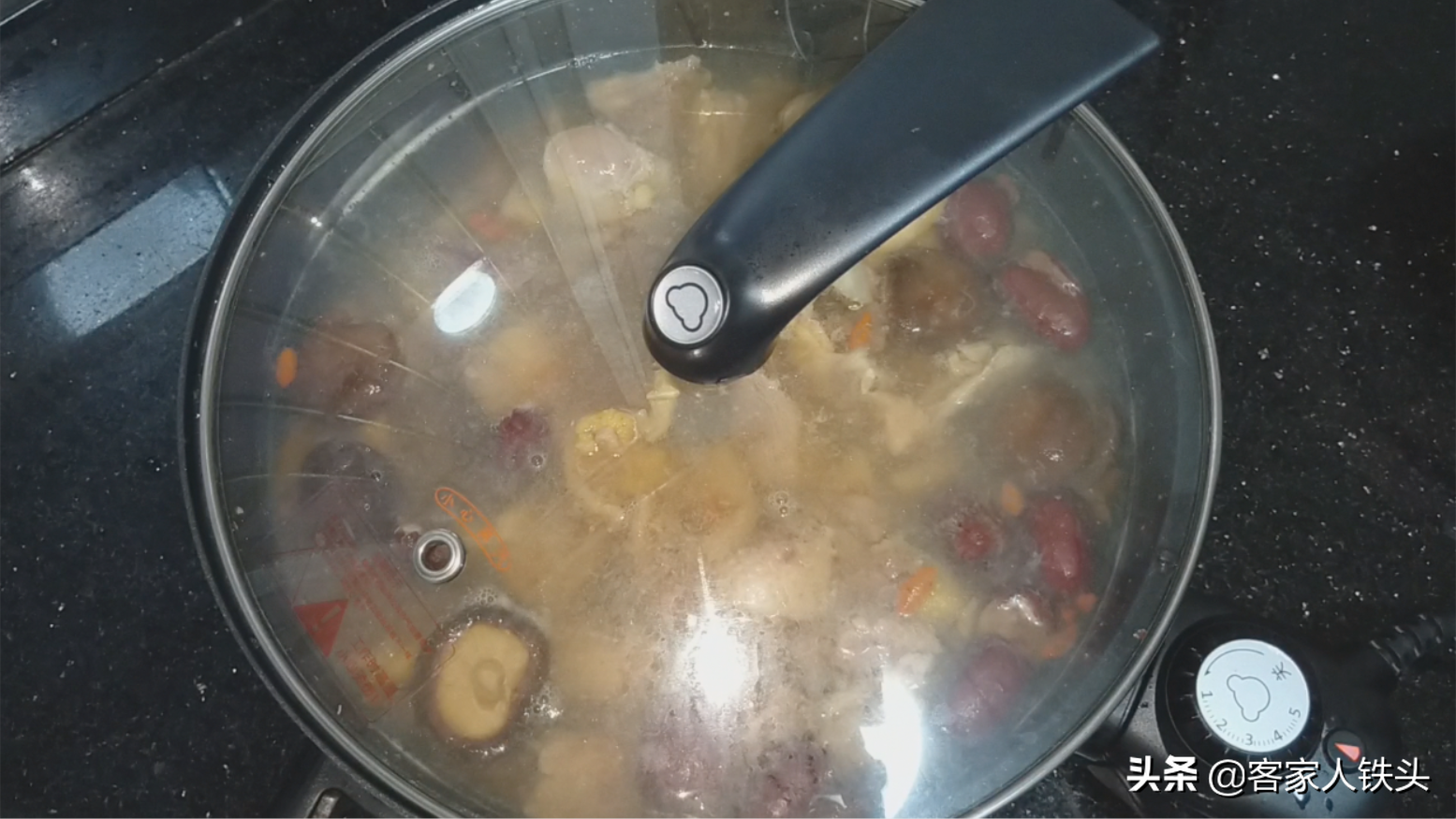 入秋后吃鸡，试试客家一道温补油水鸡做法，肉香汤鲜，好吃又简单